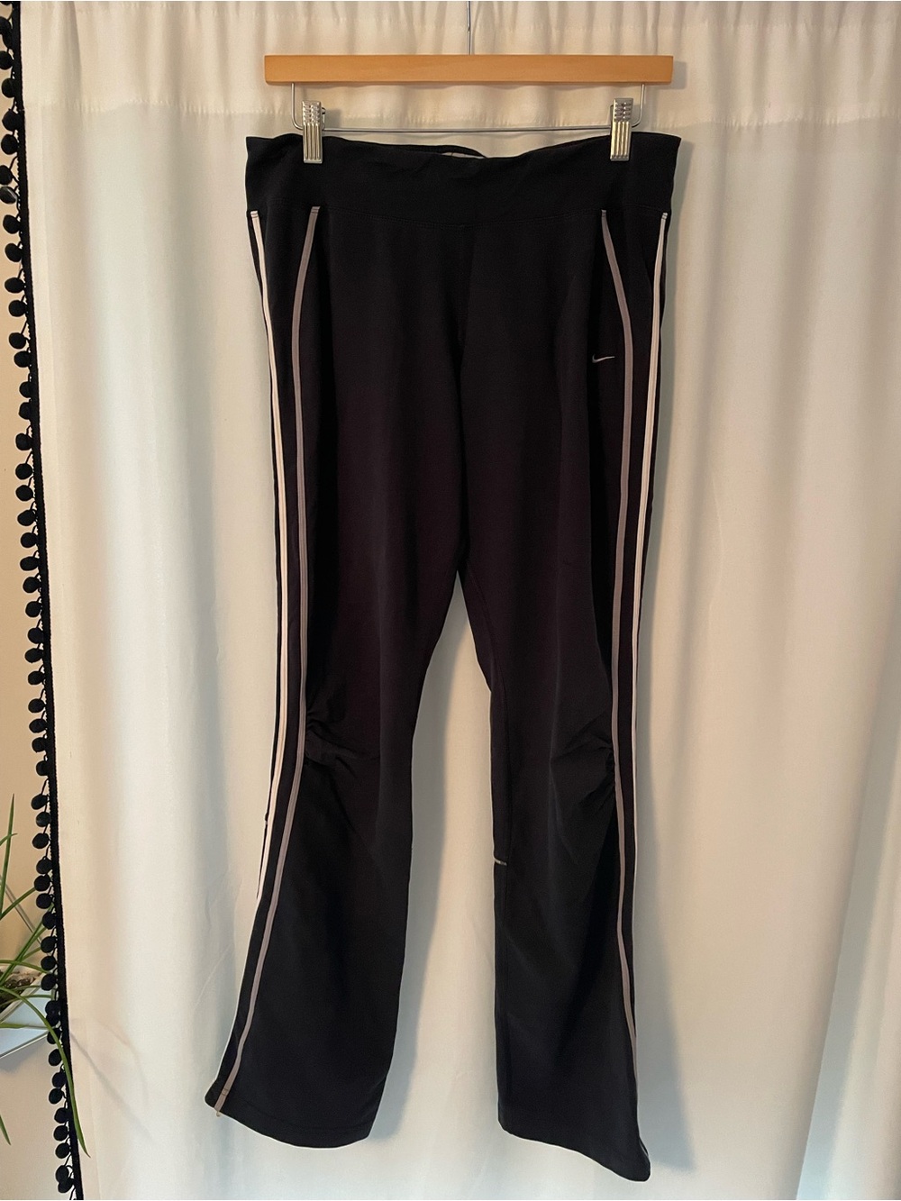 Nike fit dry black yoga pants track pant women’s M medium zipper bottoms vintage